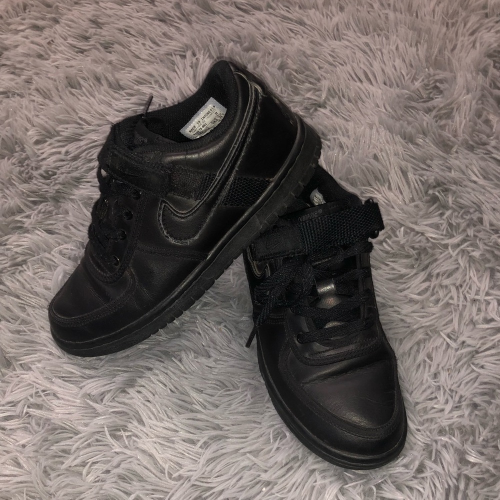 Black Nike shoes 4.5 youth